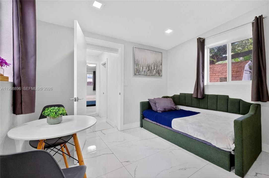 For Sale: $850,000 (5 beds, 3 baths, 1426 Square Feet)