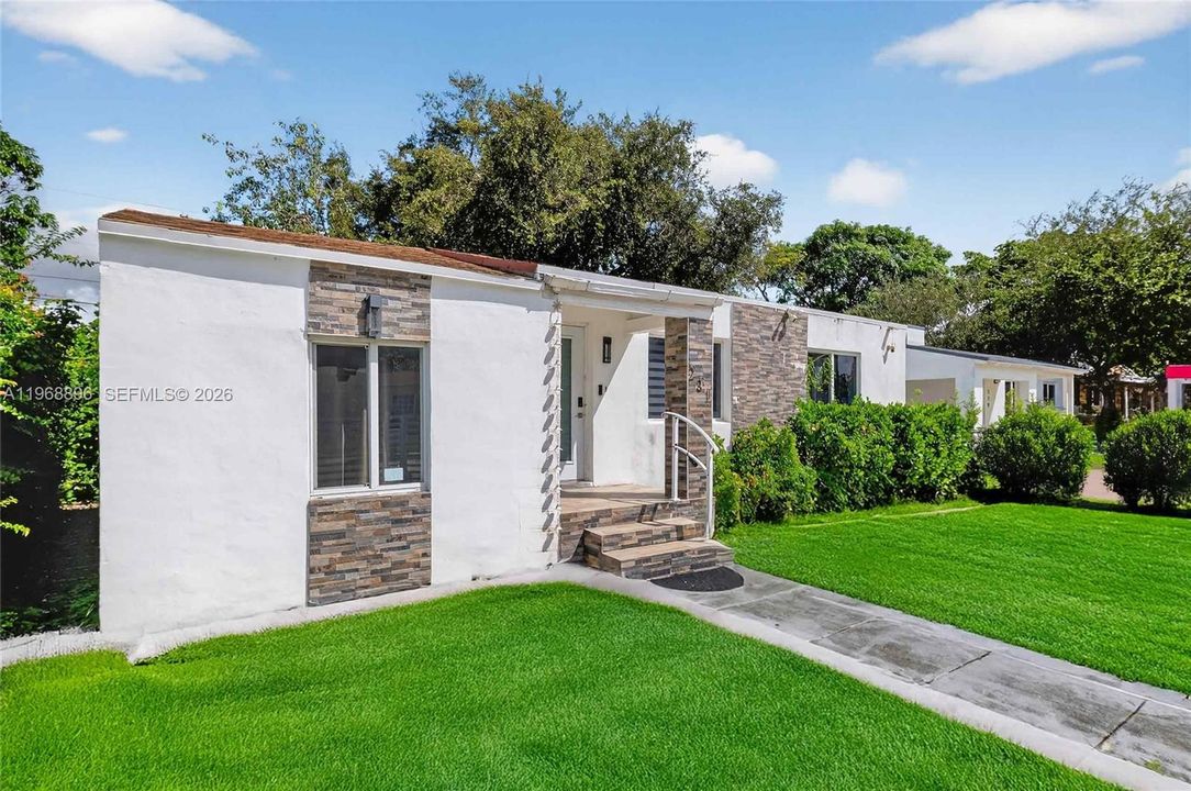 For Sale: $850,000 (5 beds, 3 baths, 1426 Square Feet)