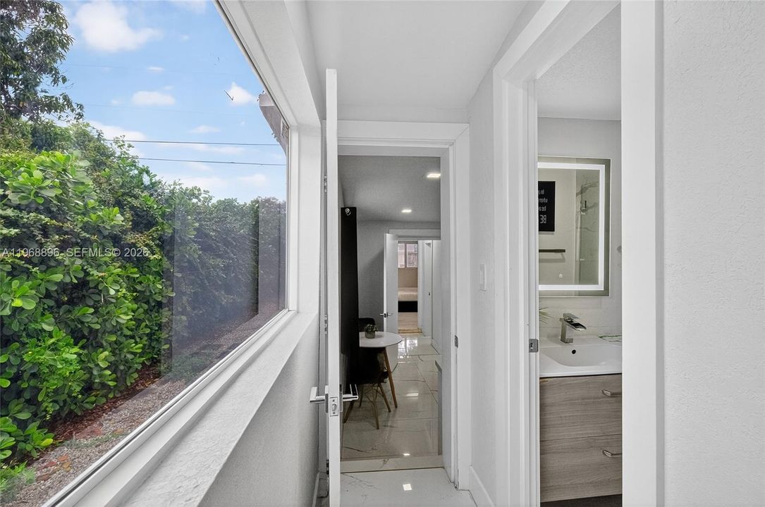 For Sale: $850,000 (5 beds, 3 baths, 1426 Square Feet)