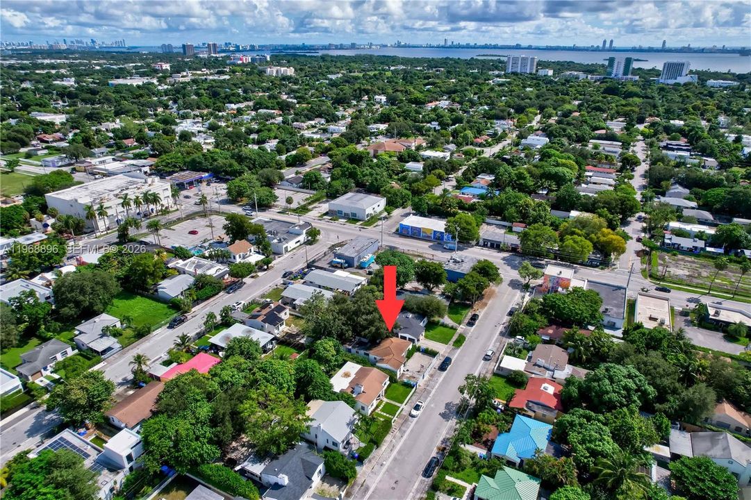 For Sale: $850,000 (5 beds, 3 baths, 1426 Square Feet)