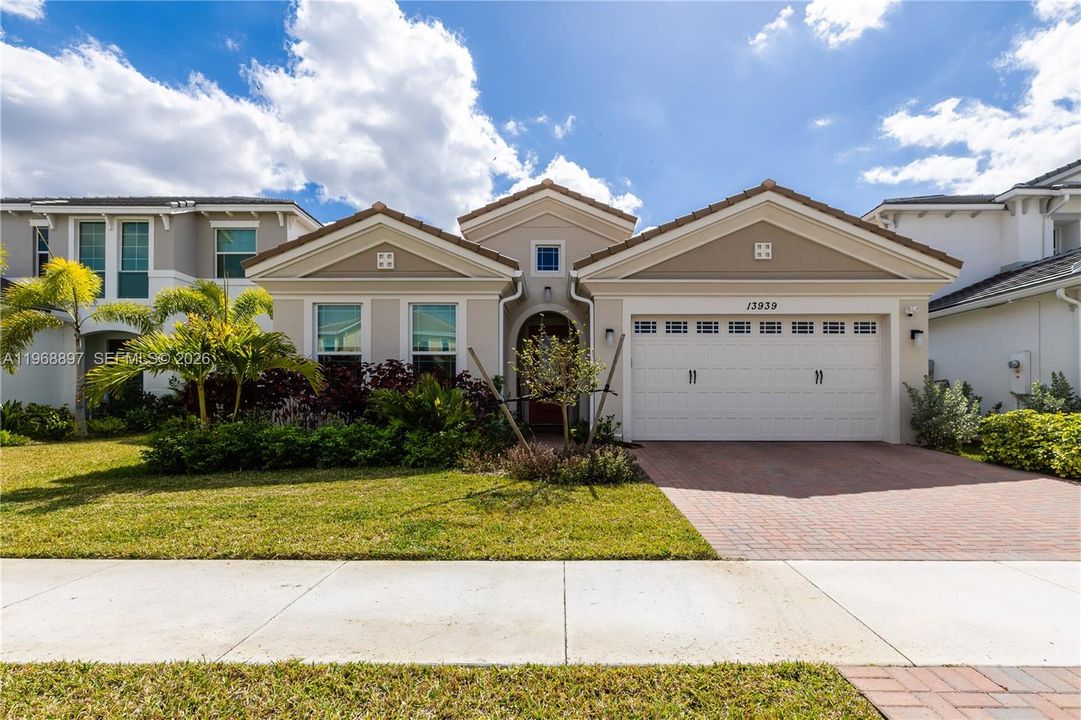 Active With Contract: $3,400 (2 beds, 2 baths, 0 Square Feet)