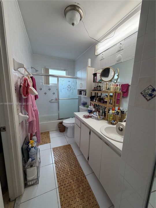 Недавно продано: $479,999 (4 спален, 2 ванн, 1425 Квадратных фут)