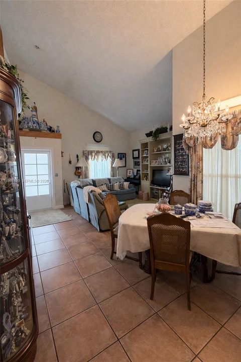 Недавно продано: $479,999 (4 спален, 2 ванн, 1425 Квадратных фут)