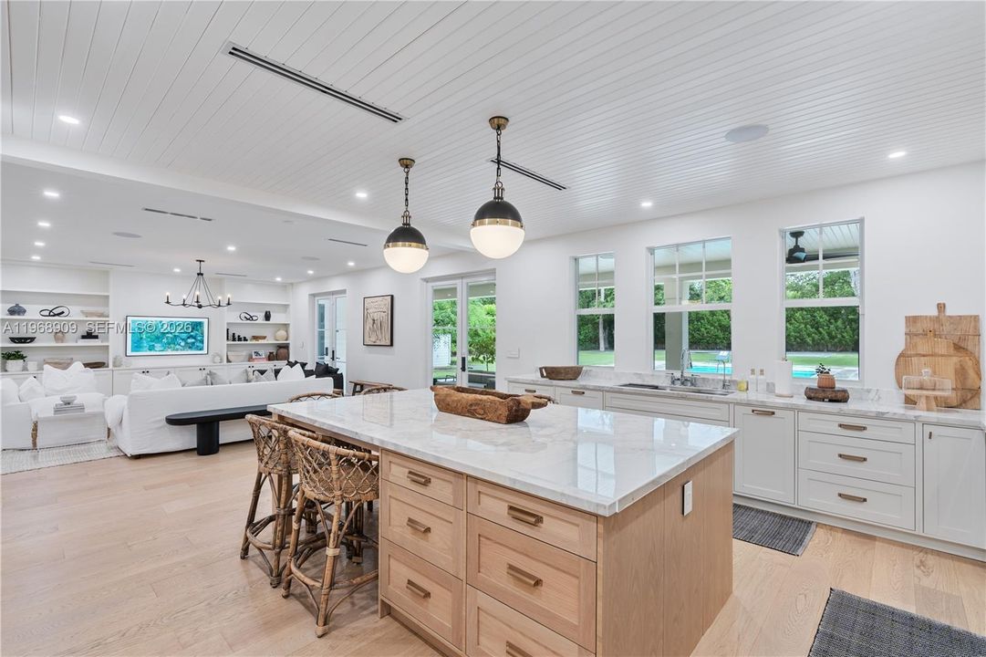 Recently Rented: $19,000 (5 beds, 4 baths, 3808 Square Feet)