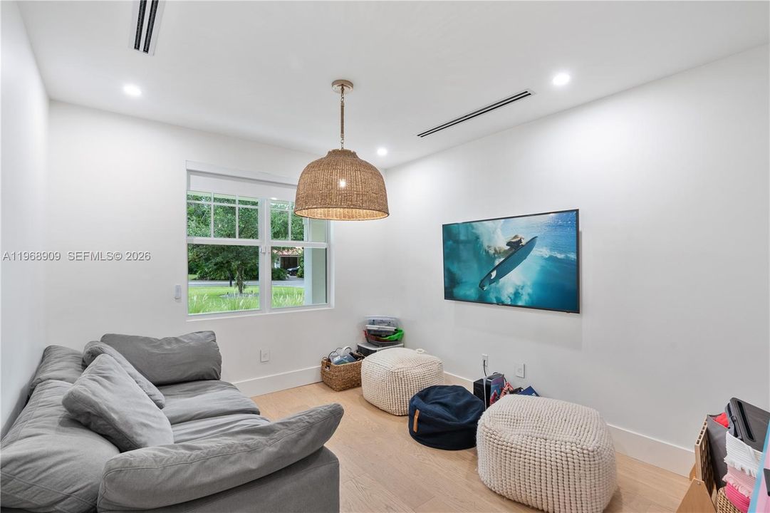 Recently Rented: $19,000 (5 beds, 4 baths, 3808 Square Feet)