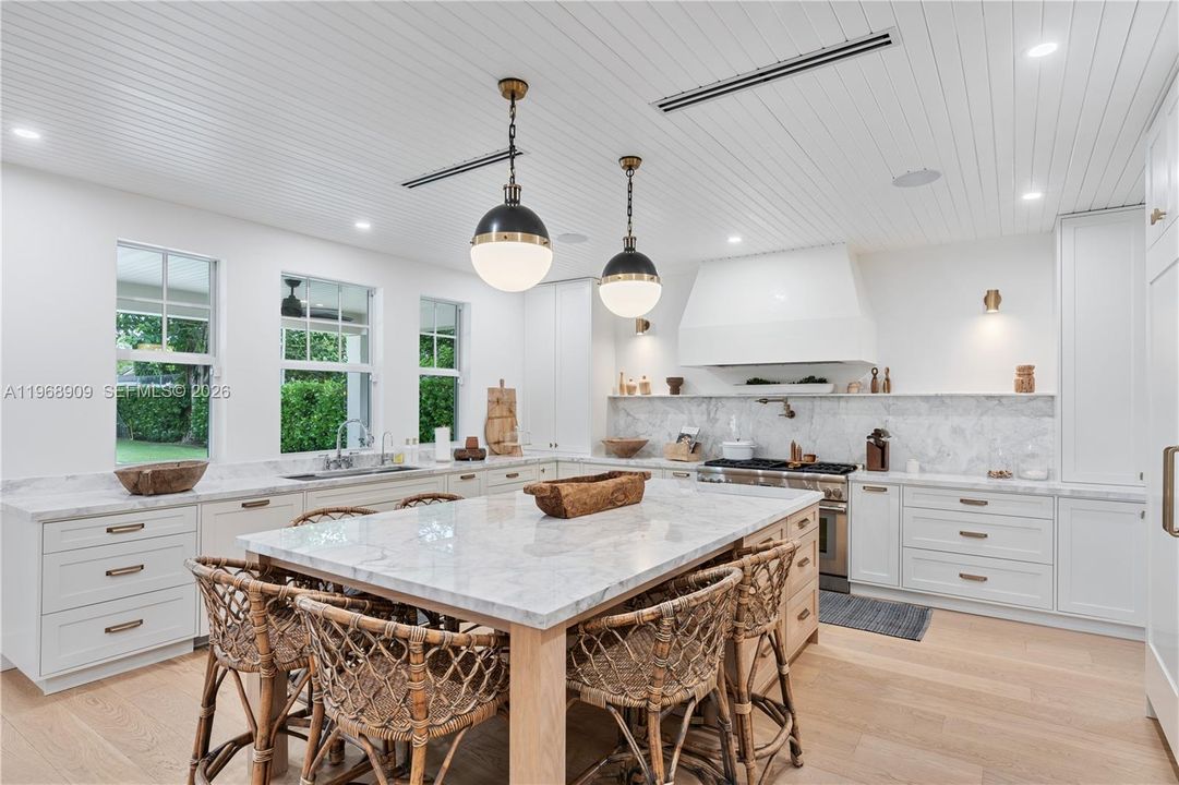 Recently Rented: $19,000 (5 beds, 4 baths, 3808 Square Feet)