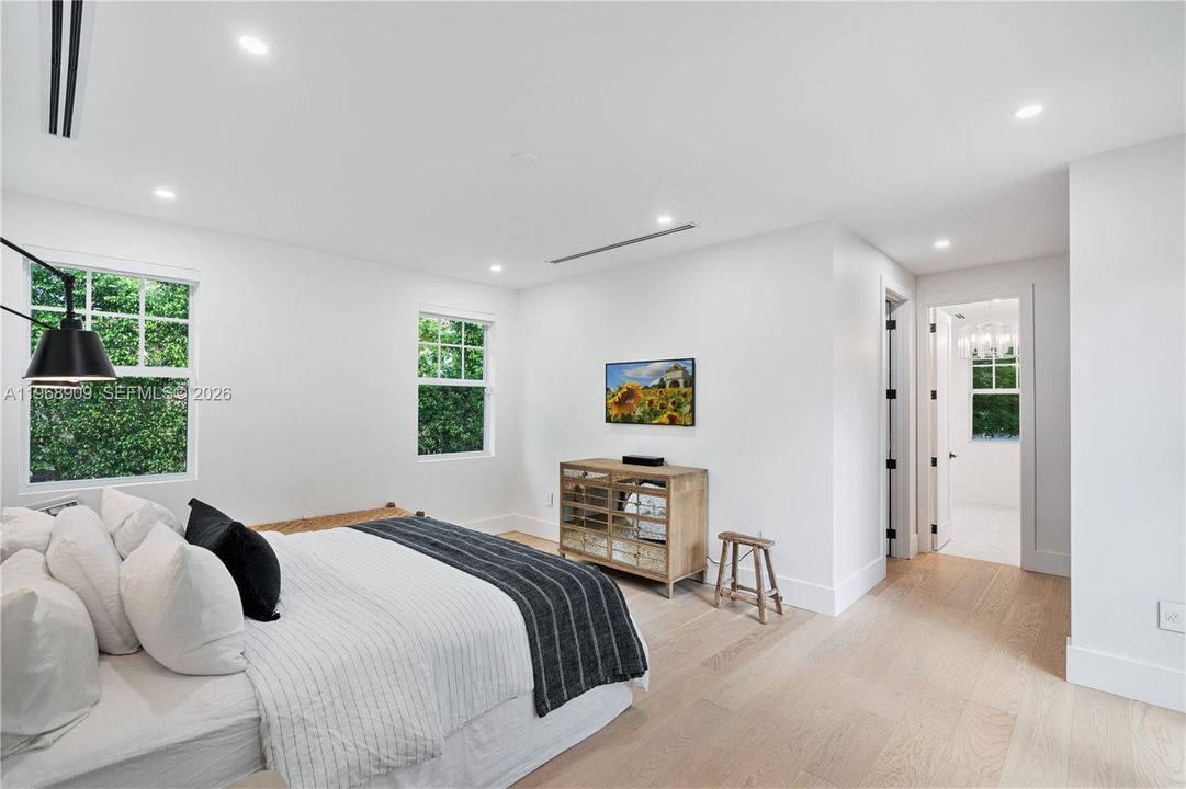 Recently Rented: $19,000 (5 beds, 4 baths, 3808 Square Feet)