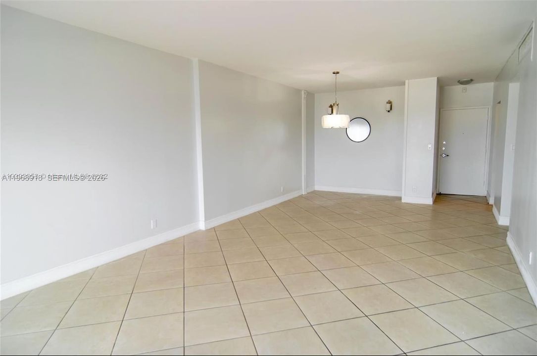 For Sale: $369,000 (2 beds, 2 baths, 1149 Square Feet)