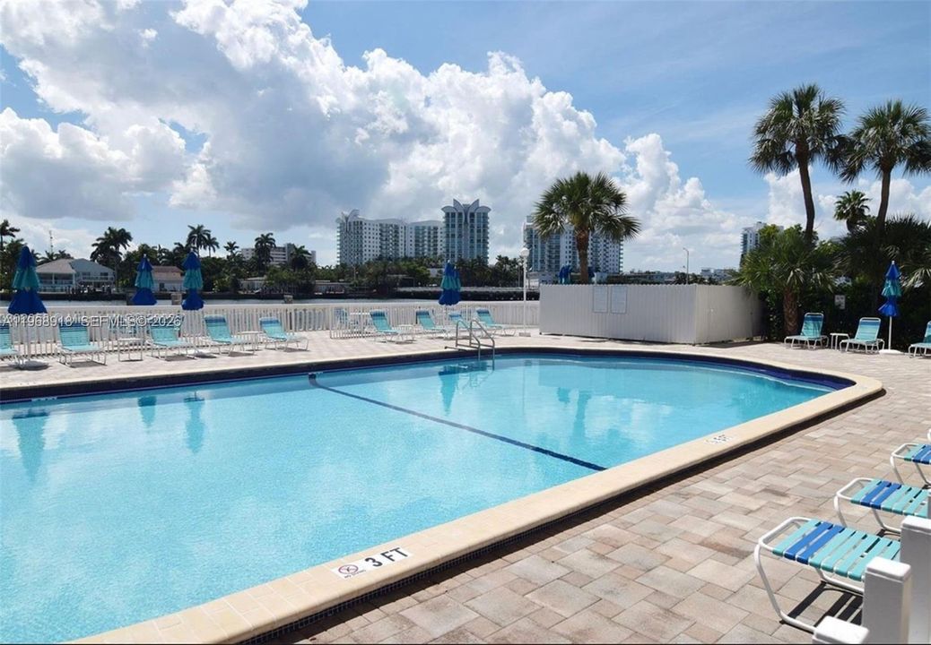 For Sale: $369,000 (2 beds, 2 baths, 1149 Square Feet)