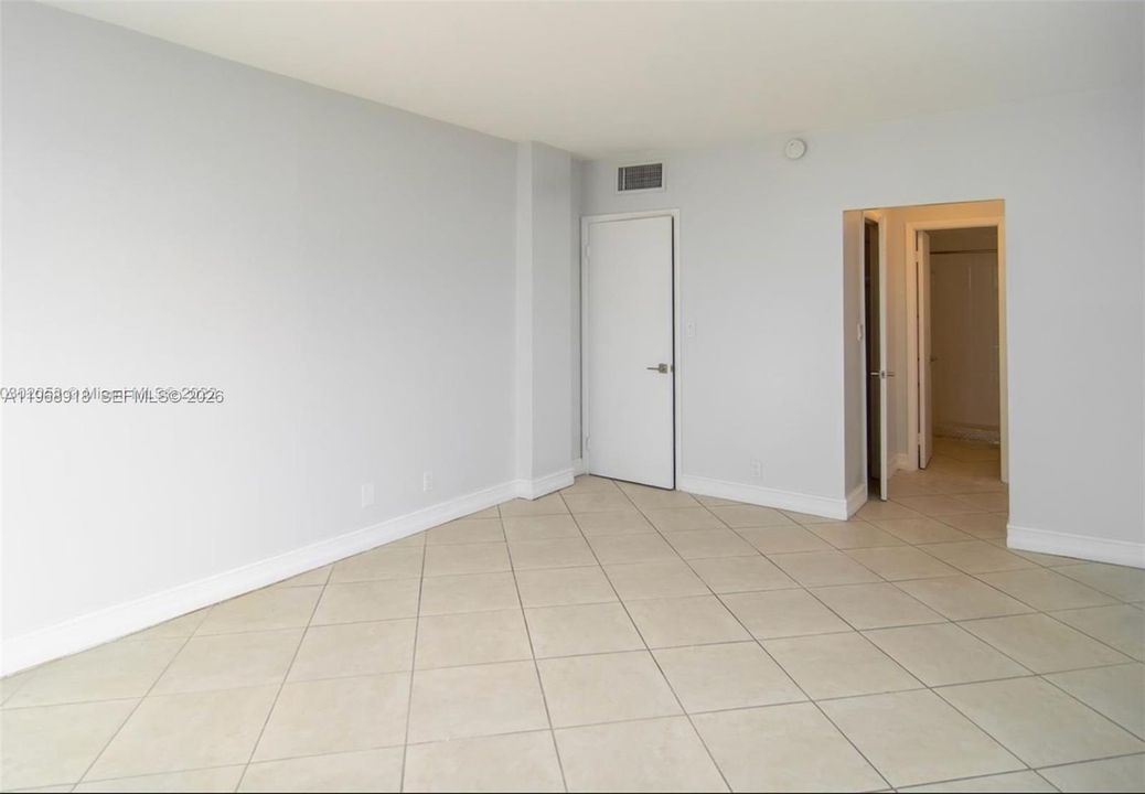 For Sale: $369,000 (2 beds, 2 baths, 1149 Square Feet)