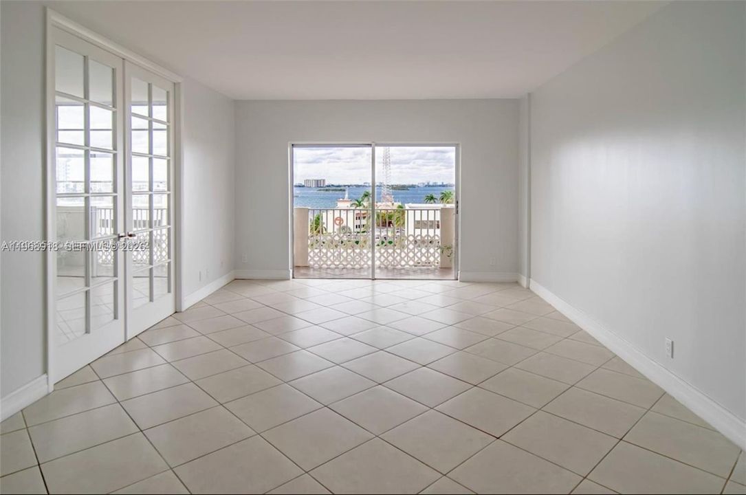 For Sale: $369,000 (2 beds, 2 baths, 1149 Square Feet)