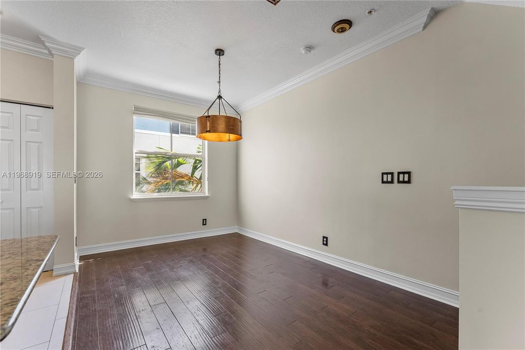 Недавно арендовано: $3,900 (2 спален, 2 ванн, 1596 Квадратных фут)