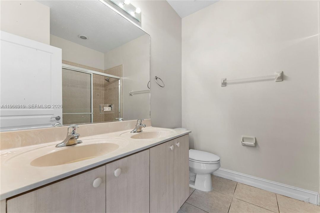 Недавно арендовано: $3,900 (2 спален, 2 ванн, 1596 Квадратных фут)