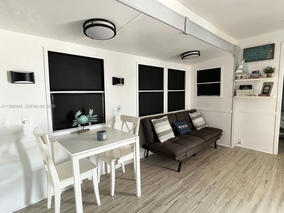 Recently Sold: $375,000 (2 beds, 1 baths, 360 Square Feet)
