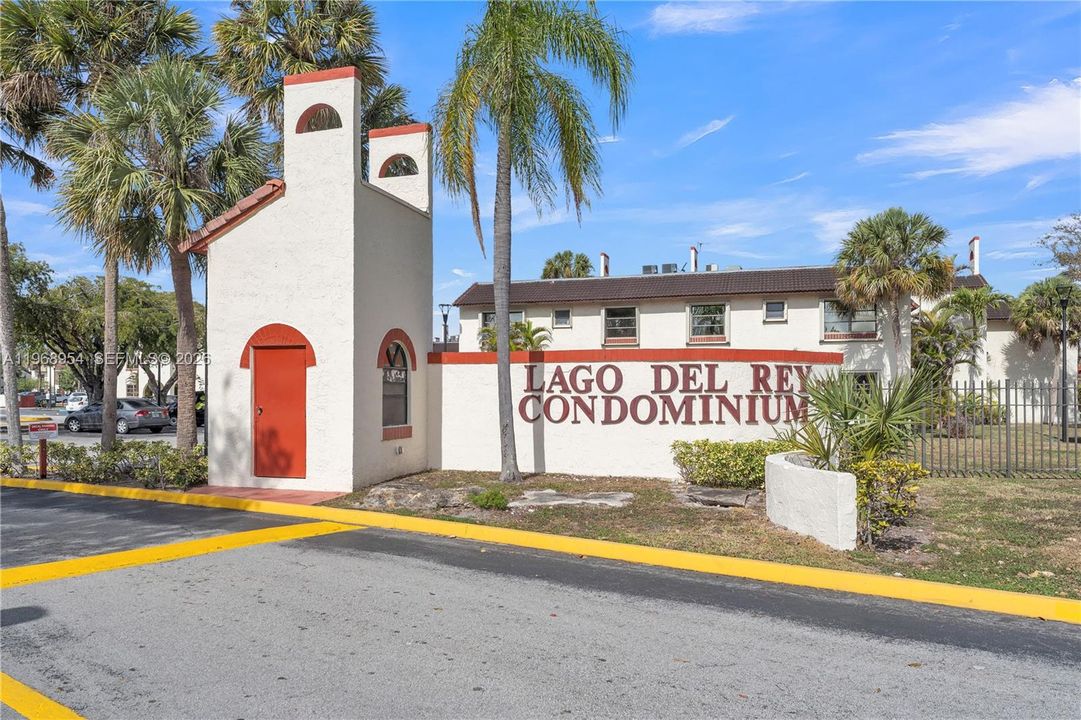 合同活跃: $315,000 (2 贝兹, 2 浴室, 1055 平方英尺)