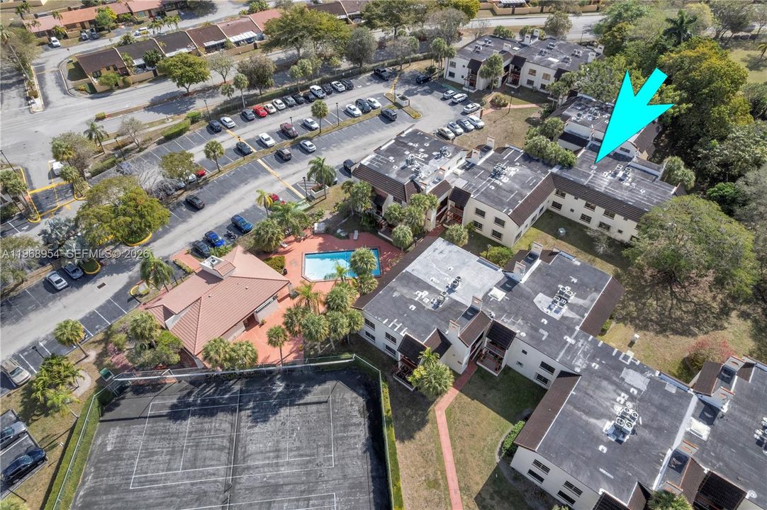 合同活跃: $315,000 (2 贝兹, 2 浴室, 1055 平方英尺)