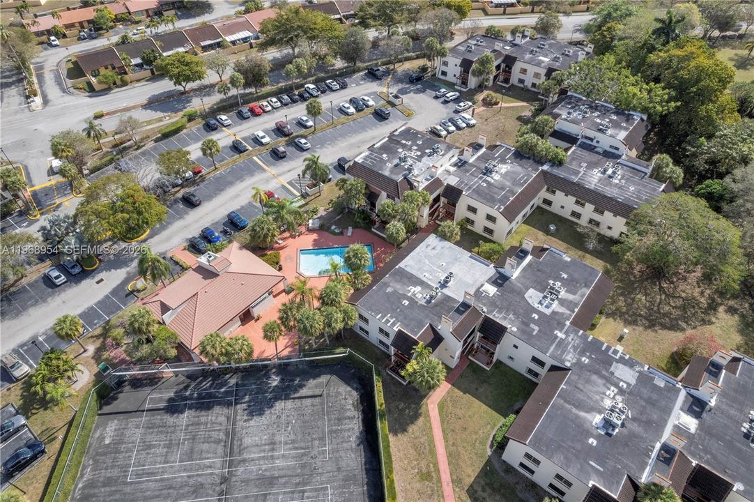 合同活跃: $315,000 (2 贝兹, 2 浴室, 1055 平方英尺)