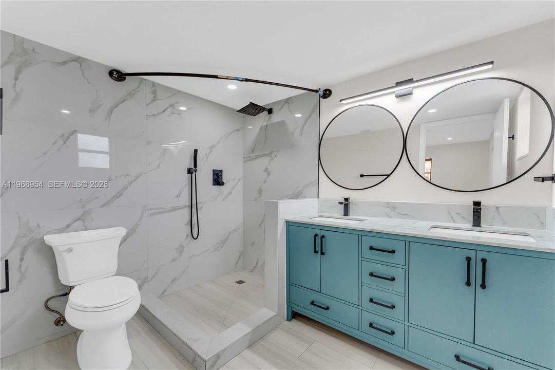 合同活跃: $315,000 (2 贝兹, 2 浴室, 1055 平方英尺)