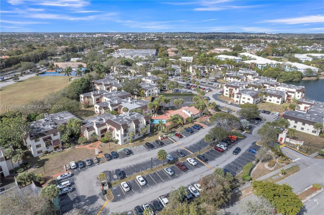 合同活跃: $315,000 (2 贝兹, 2 浴室, 1055 平方英尺)