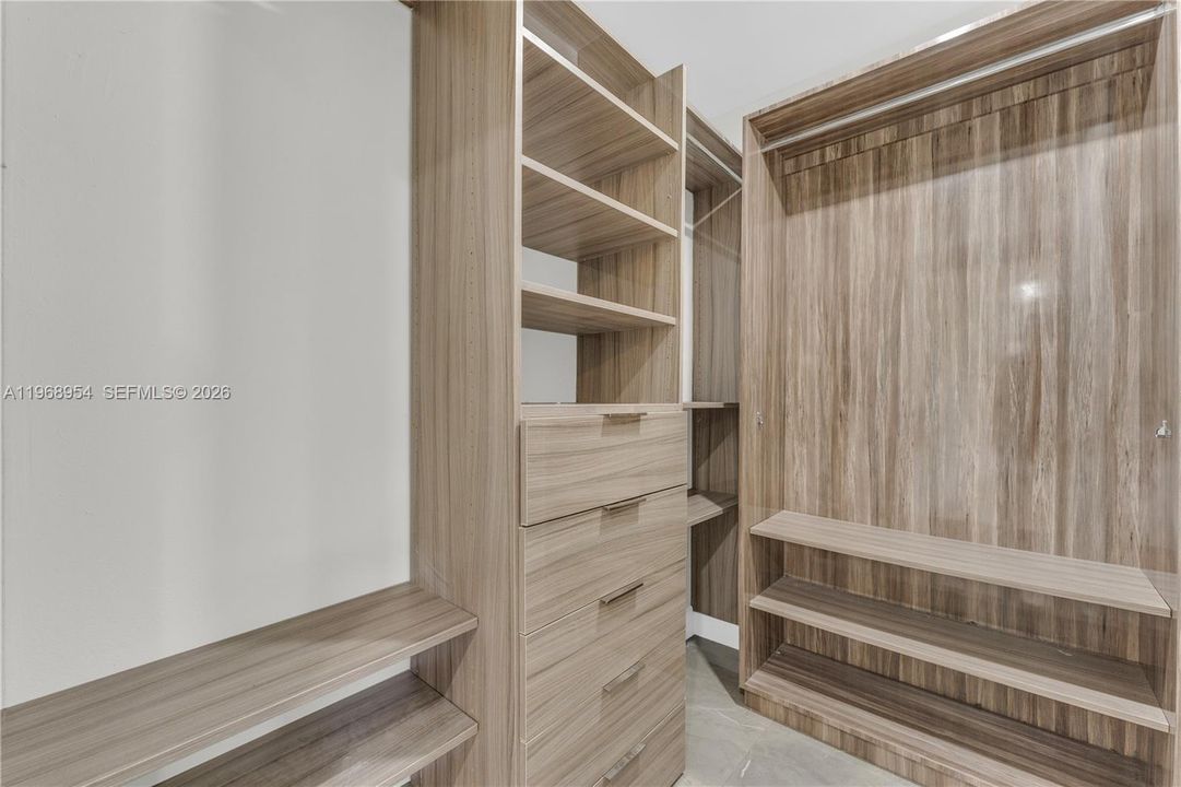 合同活跃: $315,000 (2 贝兹, 2 浴室, 1055 平方英尺)