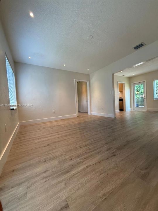 For Sale: $1,350,000 (2 beds, 1 baths, 1288 Square Feet)