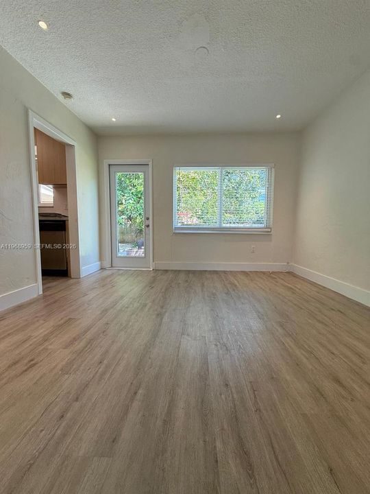 For Sale: $1,350,000 (2 beds, 1 baths, 1288 Square Feet)