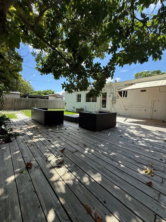 For Sale: $1,350,000 (2 beds, 1 baths, 1288 Square Feet)