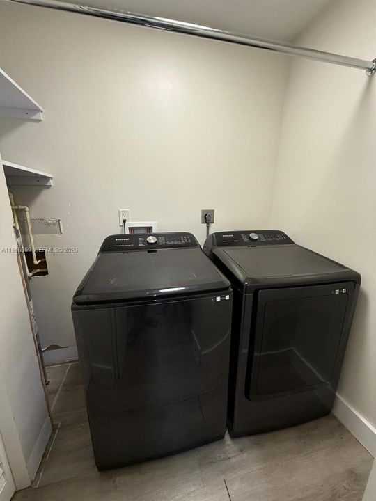 For Sale: $1,350,000 (2 beds, 1 baths, 1288 Square Feet)