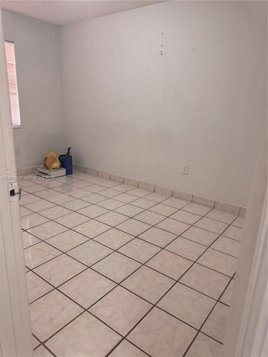 Active With Contract: $325,000 (3 beds, 1 baths, 854 Square Feet)
