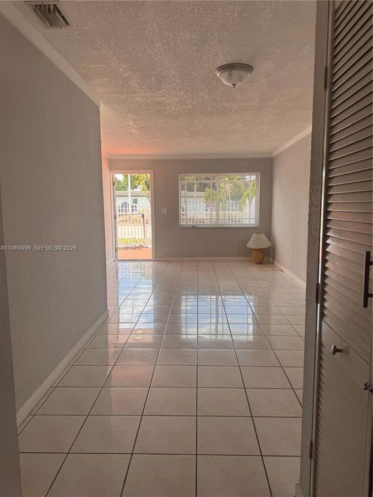 Active With Contract: $325,000 (3 beds, 1 baths, 854 Square Feet)