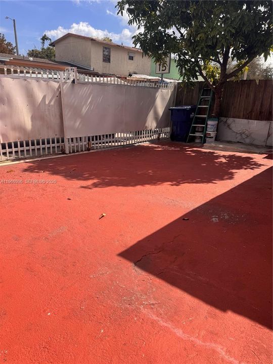 Active With Contract: $325,000 (3 beds, 1 baths, 854 Square Feet)