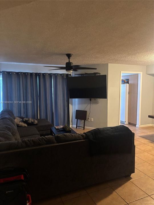 En Venta: $240,000 (3 camas, 2 baños, 1220 Pies cuadrados)