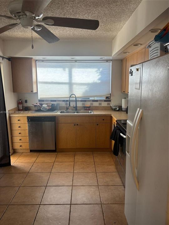 En Venta: $240,000 (3 camas, 2 baños, 1220 Pies cuadrados)