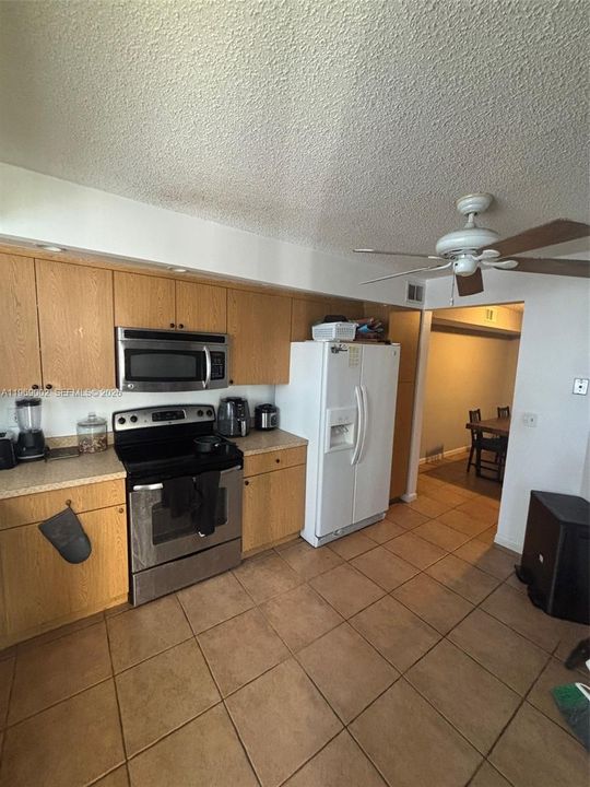 En Venta: $240,000 (3 camas, 2 baños, 1220 Pies cuadrados)