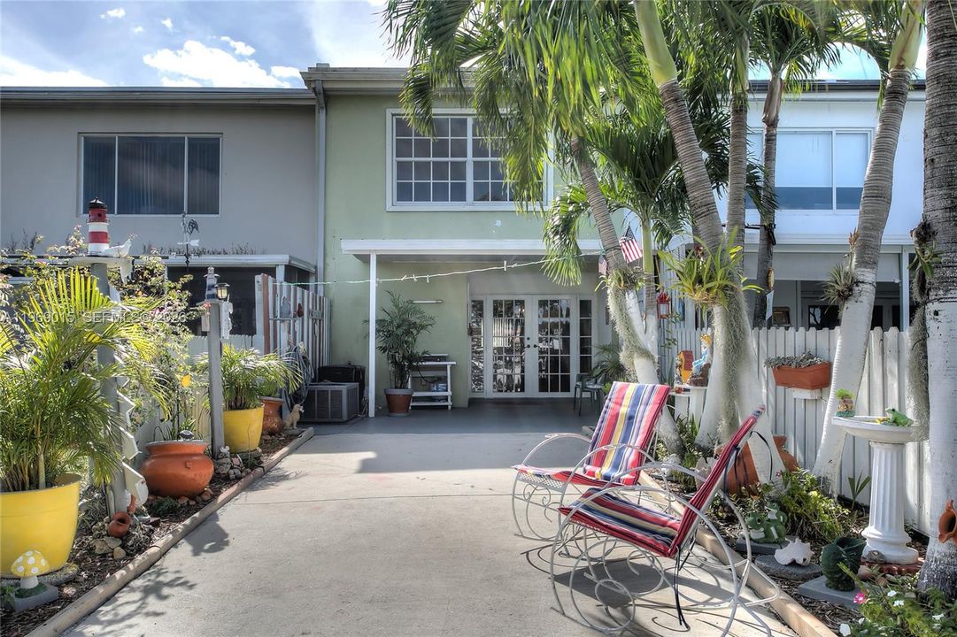 На продажу: $460,000 (2 спален, 1 ванн, 1314 Квадратных фут)