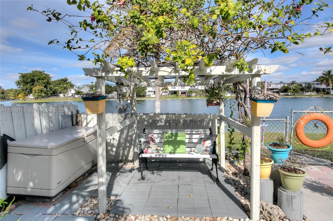 На продажу: $460,000 (2 спален, 1 ванн, 1314 Квадратных фут)