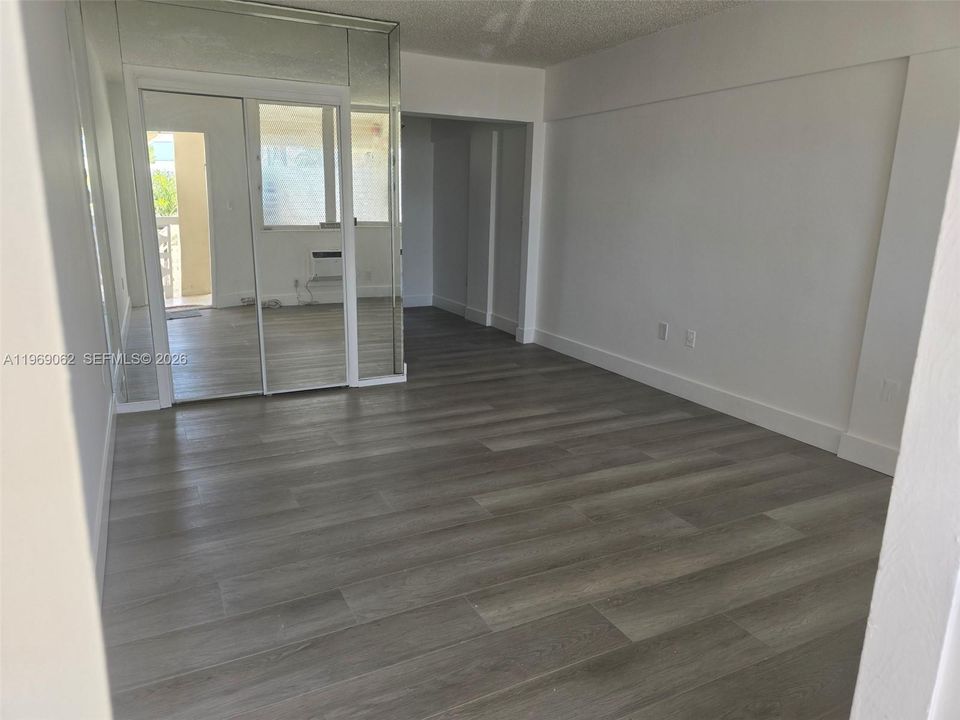 Active With Contract: $185,000 (0 beds, 1 baths, 403 Square Feet)