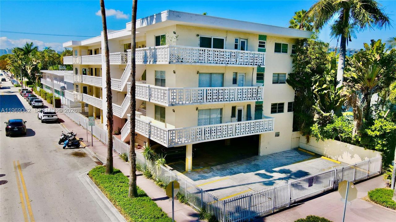 Active With Contract: $185,000 (0 beds, 1 baths, 403 Square Feet)