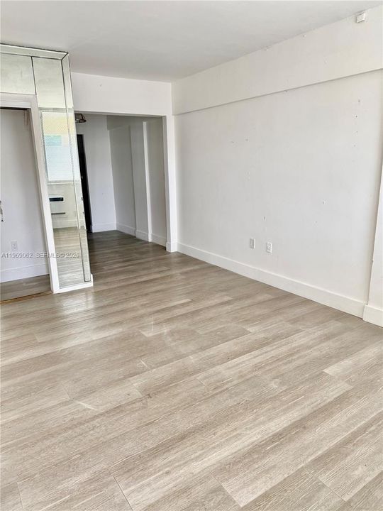 Active With Contract: $185,000 (0 beds, 1 baths, 403 Square Feet)