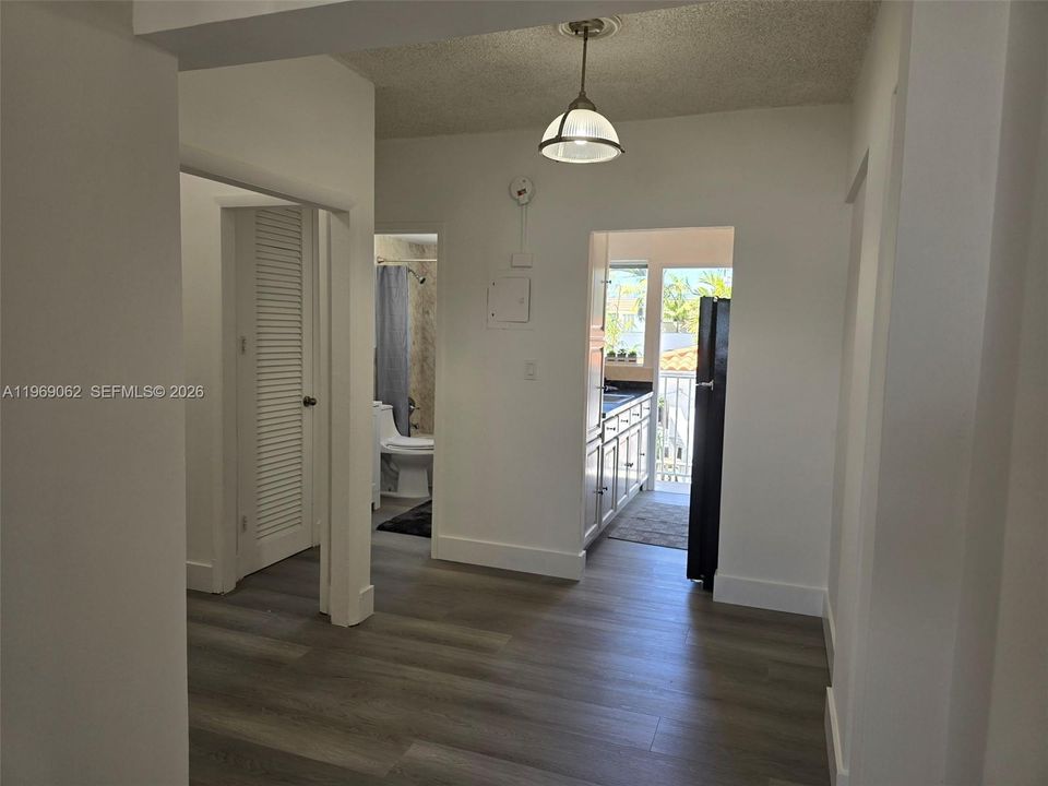 Active With Contract: $185,000 (0 beds, 1 baths, 403 Square Feet)