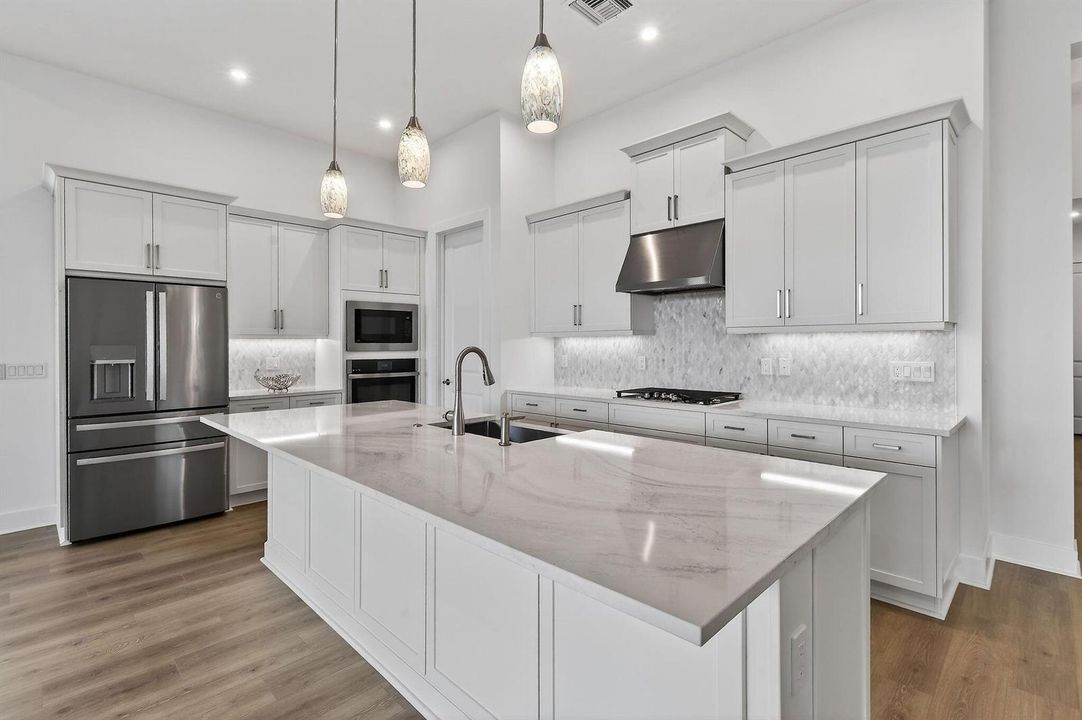 9694StGermainDr(19)