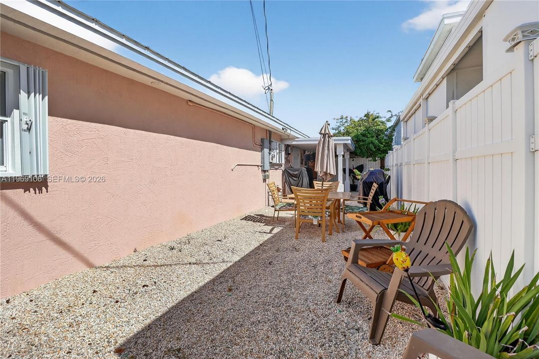 For Sale: $534,999 (2 beds, 2 baths, 1232 Square Feet)