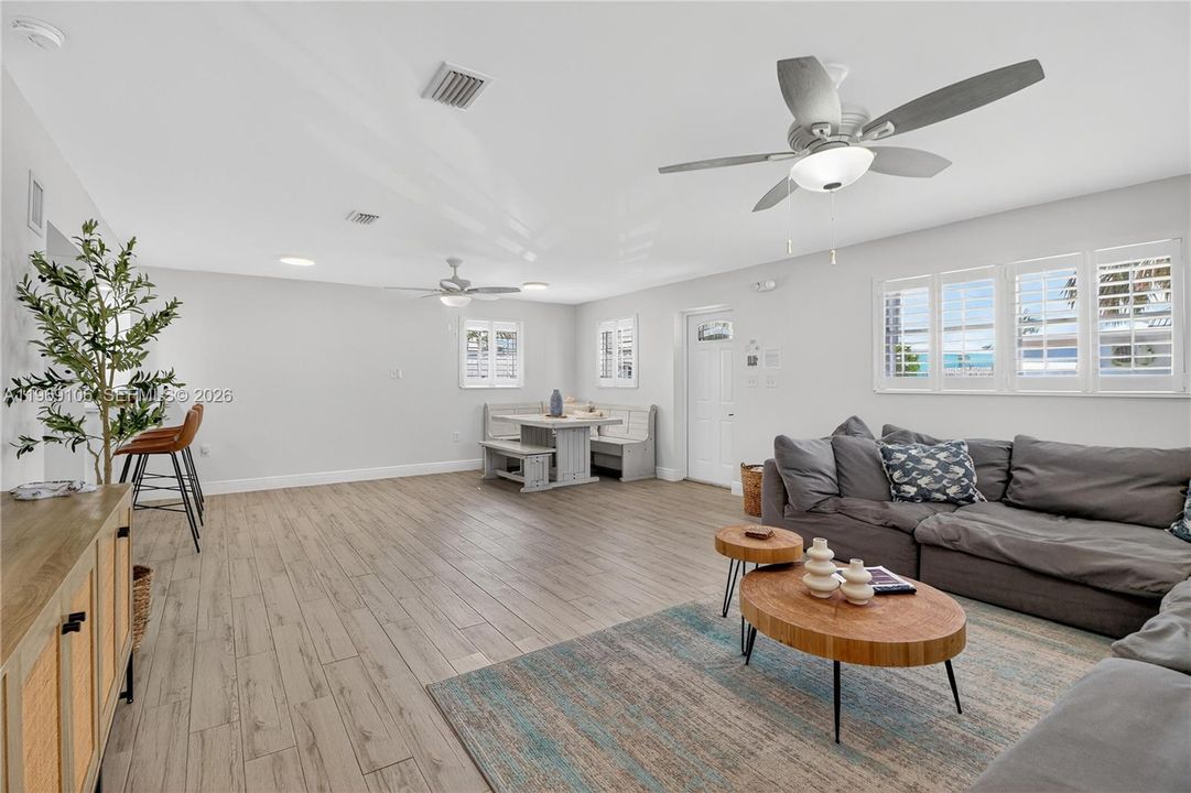 For Sale: $534,999 (2 beds, 2 baths, 1232 Square Feet)