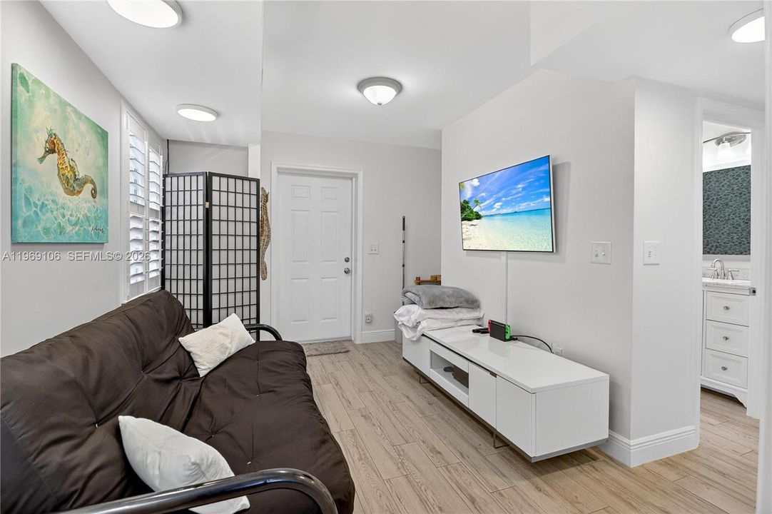 For Sale: $534,999 (2 beds, 2 baths, 1232 Square Feet)