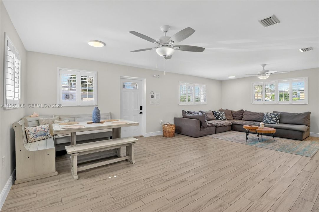For Sale: $534,999 (2 beds, 2 baths, 1232 Square Feet)