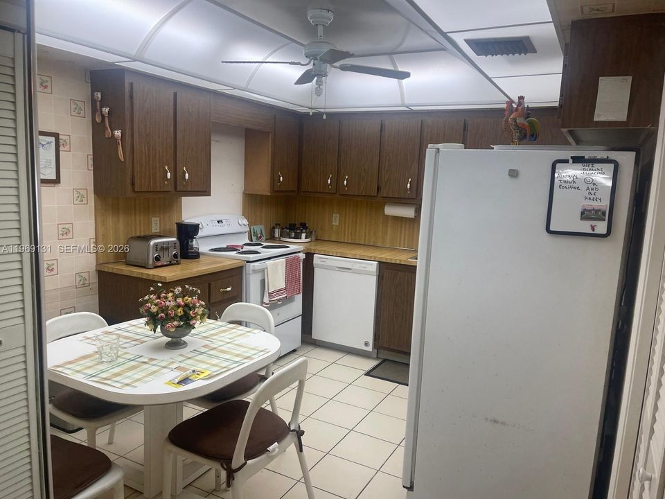 For Sale: $350,000 (2 beds, 2 baths, 1235 Square Feet)