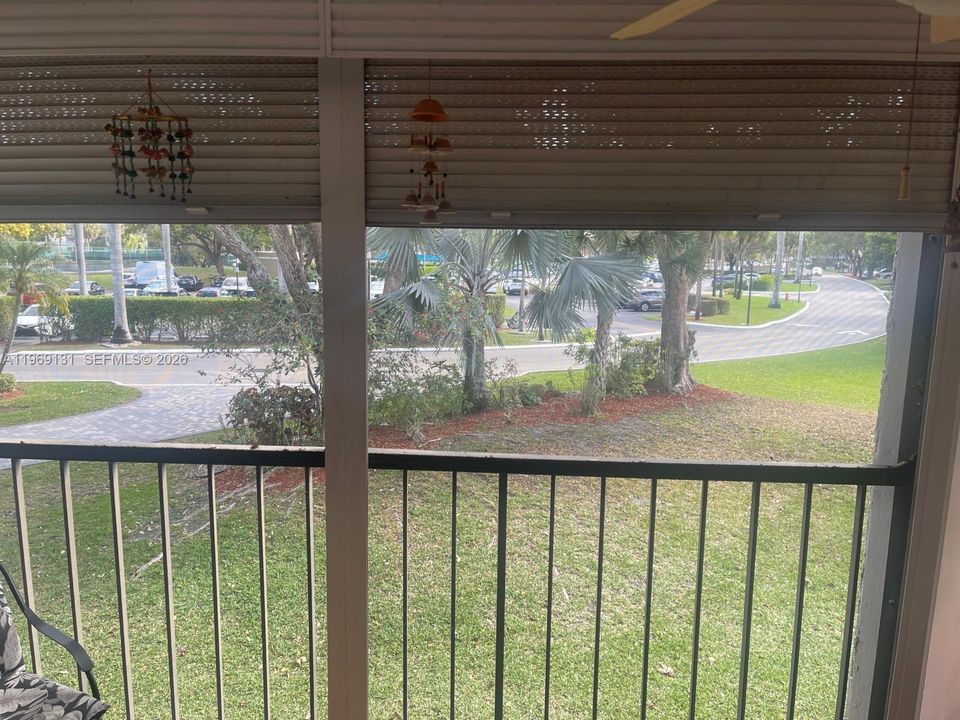 For Sale: $350,000 (2 beds, 2 baths, 1235 Square Feet)