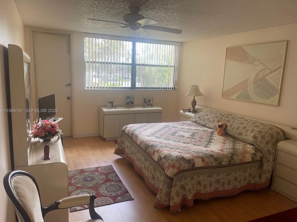 For Sale: $350,000 (2 beds, 2 baths, 1235 Square Feet)