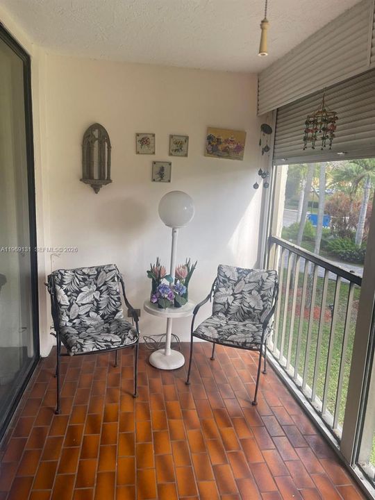 For Sale: $350,000 (2 beds, 2 baths, 1235 Square Feet)