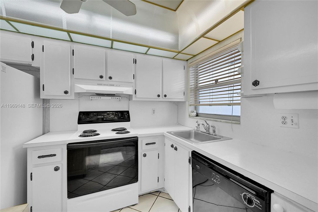 Active With Contract: $83,000 (2 beds, 2 baths, 850 Square Feet)